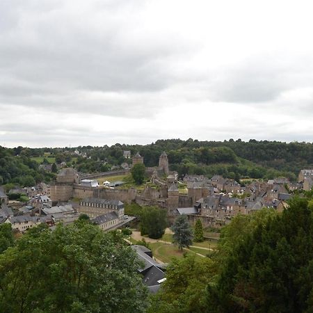 Mercier De Montigny - Les Chambres Du Beffroi - Spa Et Massage Фужер Екстер'єр фото