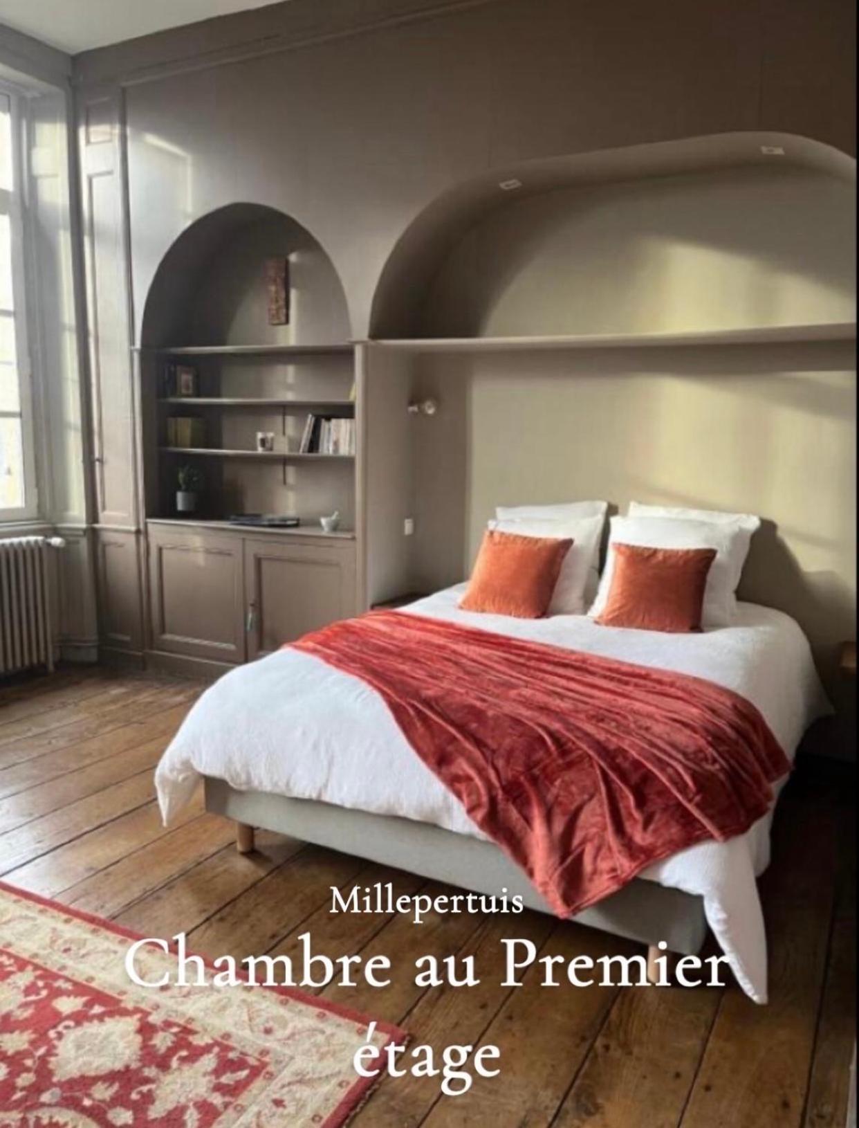Mercier De Montigny - Les Chambres Du Beffroi - Spa Et Massage Фужер Екстер'єр фото